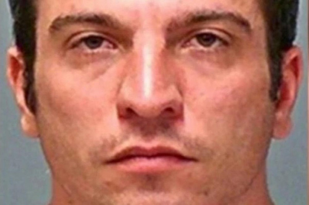 Cruzime greu de imaginat din partea unui tată: Şi-a băgat fetiţa în uscătorul de rufe, după o ceartă în familie